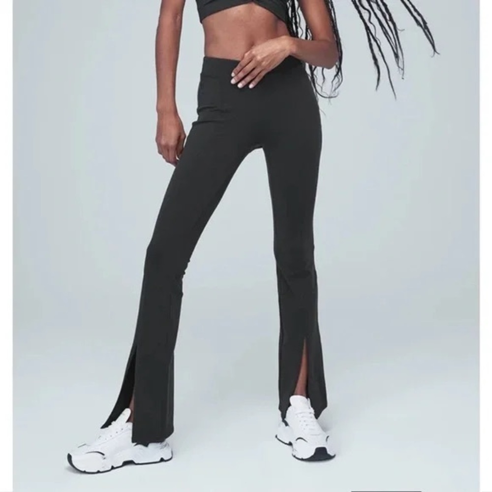 ALO Yoga Airbrush High-Waist Flutter Legging